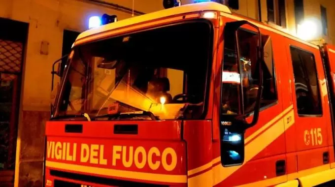incendio-cava-de-tirreni-altro-garage-fiamme