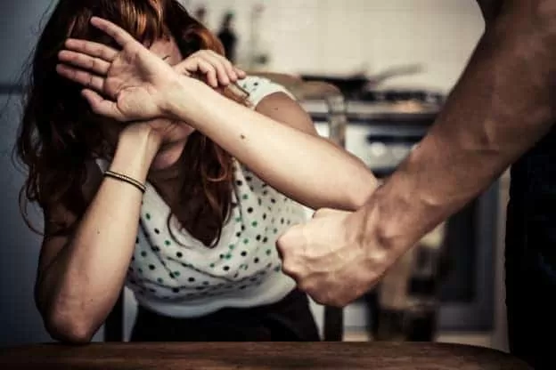 maltrattamenti-agropoli-moglie-arrestato-dentista