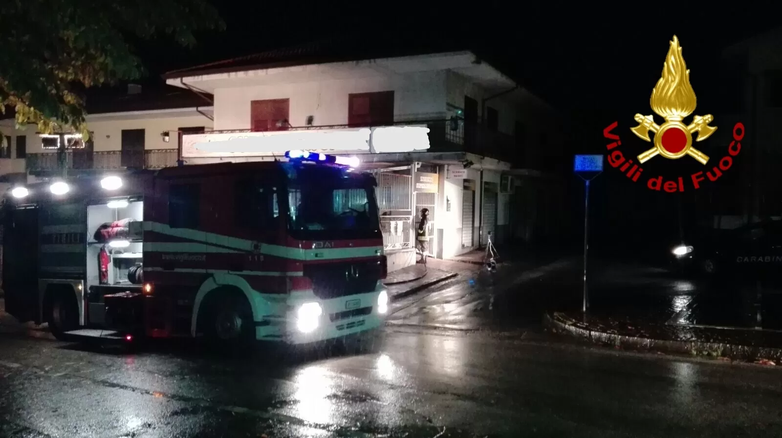 vigili del fuoco serino in fiamme negozio san michele via mezzogiorno