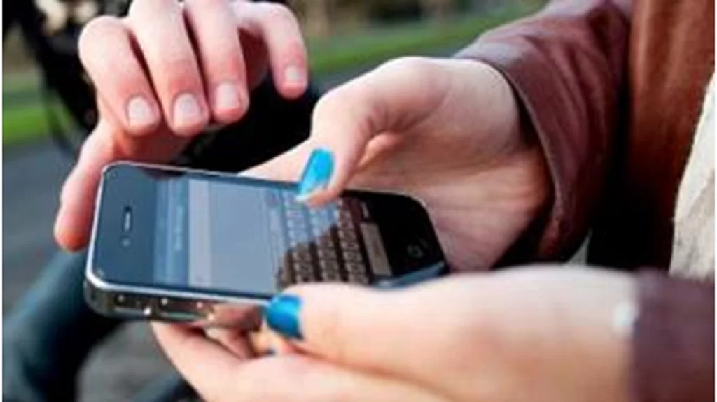 napoli-estorsione-minorenne-cellulare-smarrito