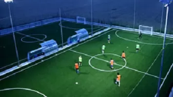 Campo-Calcetto-Palo-Incidente-Feriti-Condizioni