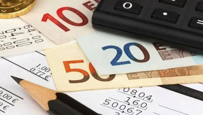 Spaccio di monete false