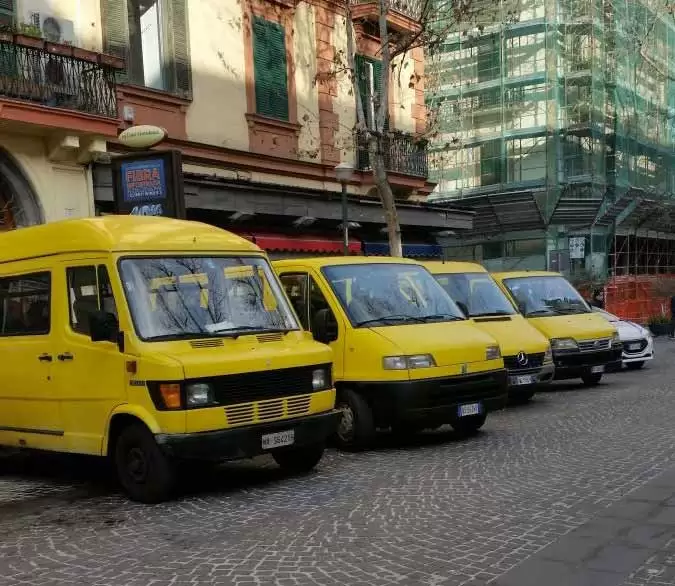 Napoli, polizia municipale, scuolabus. controlli, verbali, multe