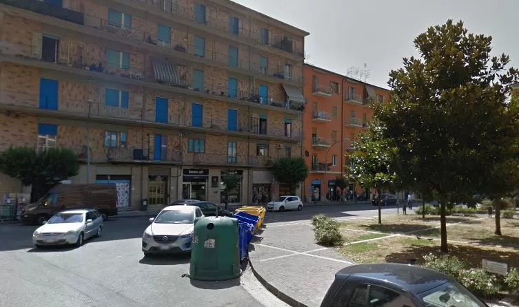 via Carducci Avellino donna investita