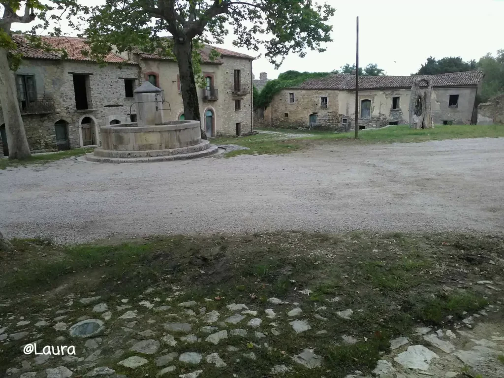 Roscigno vecchia