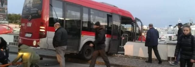 bus eav sfonda muretto