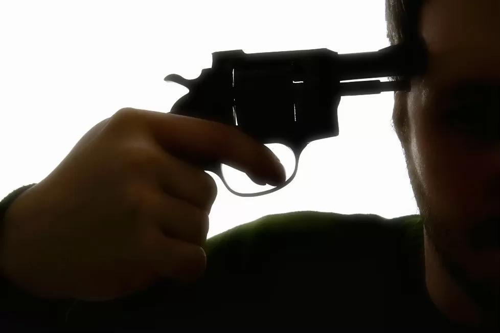 pistola tempia