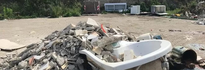 discarica-rifiuti-villa-letizia-barra-napoli