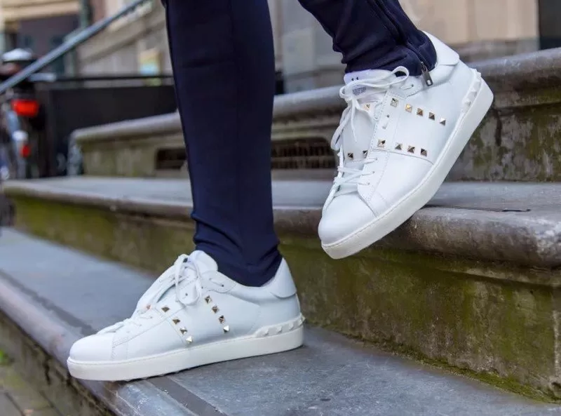 Valentino-Garavani-Rockstud-Sneakers-White-Review
