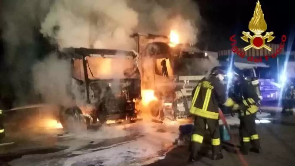 incendio-camion-rifiuti-capodrise