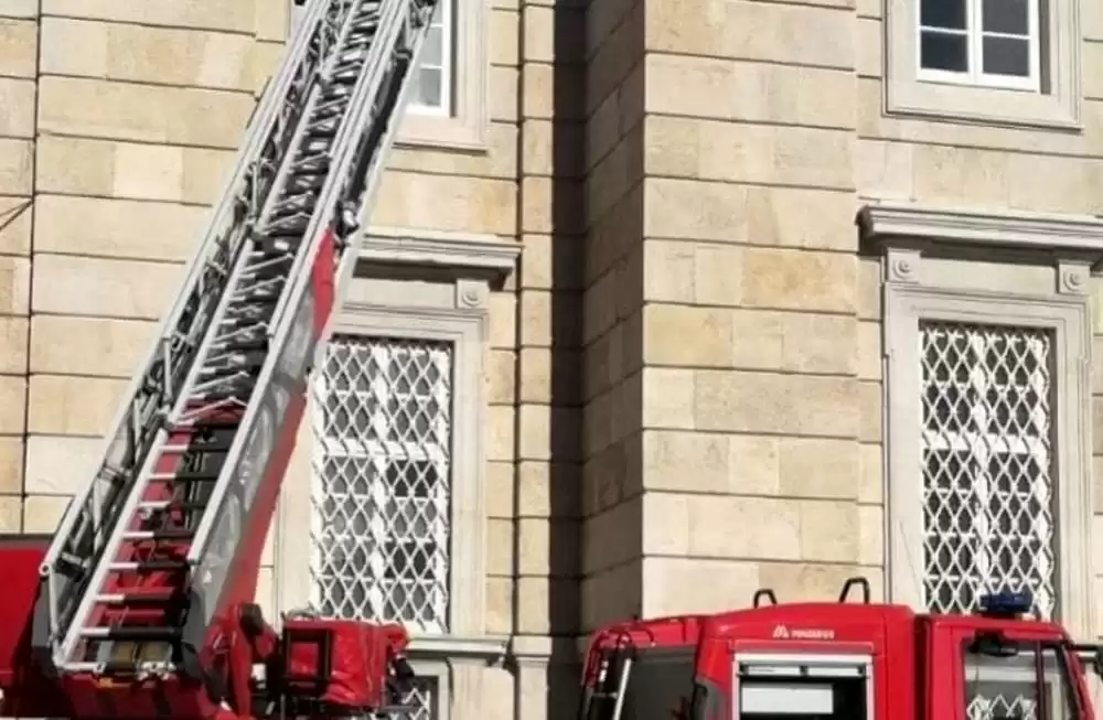 reggia-caserta-crollano-calcinacci