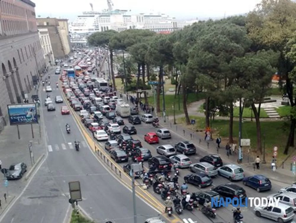 traffico-via-marina-3