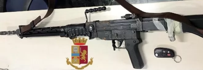 napoli-mitragliatore-auto-arresto