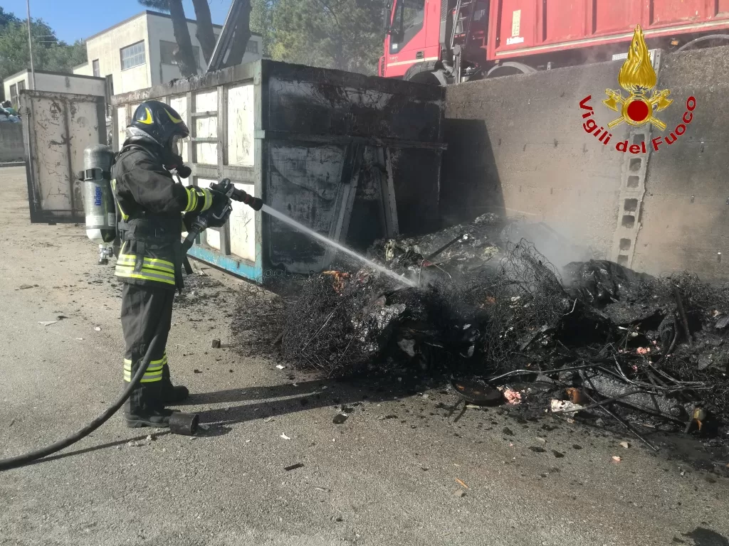 Incendio-rifiuti-avellino-pip