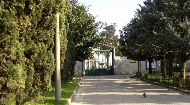 cimitero-aversa-decina-resti-umani-ammassati-loculo