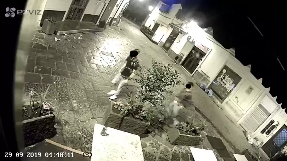 vandali-caserta-raid-trattoria-chichibio