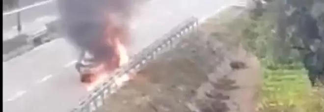 incendio-raccordo-avellino-salerno-auto-fiamme-montoro