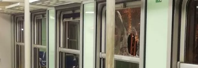 sassi-treno-metropolitana-bagnoli-pozzuoli