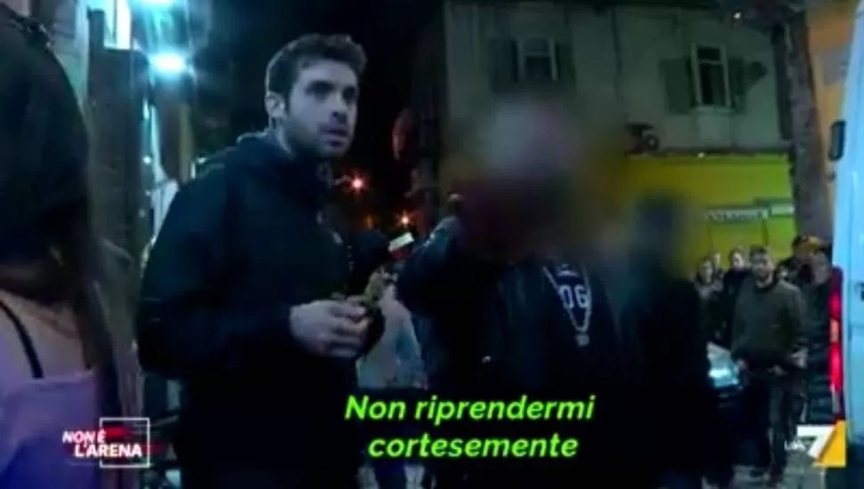 napoli-aggressione-troupe-televisiva-tony-colombo