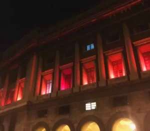 salerno-giornata-violenza-donne-comune-rosso