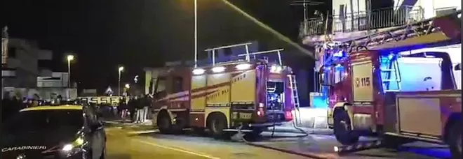 incendio-torre-annunziata-fiamme-appartamento