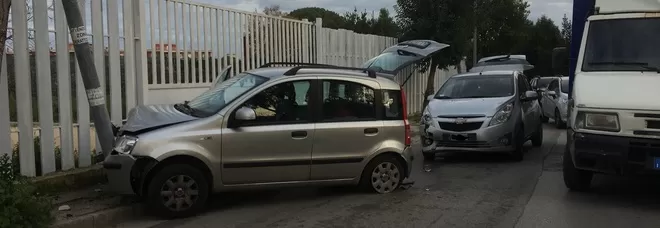 incidente-stradale-villaricca-auto-palo-luce