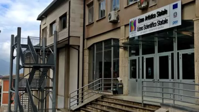 furto-liceo-de-luca-avellino