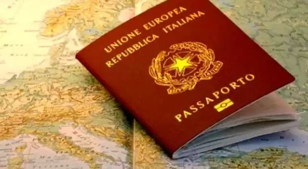 passaporti-napoli-corruzione-dolci-scarpe-griffate