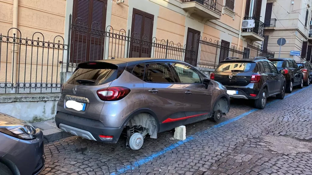 furti-pneumatici-napoli-28-gennaio