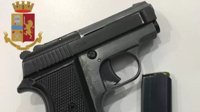 maddaloni-scoperto-pistola-camera-letto