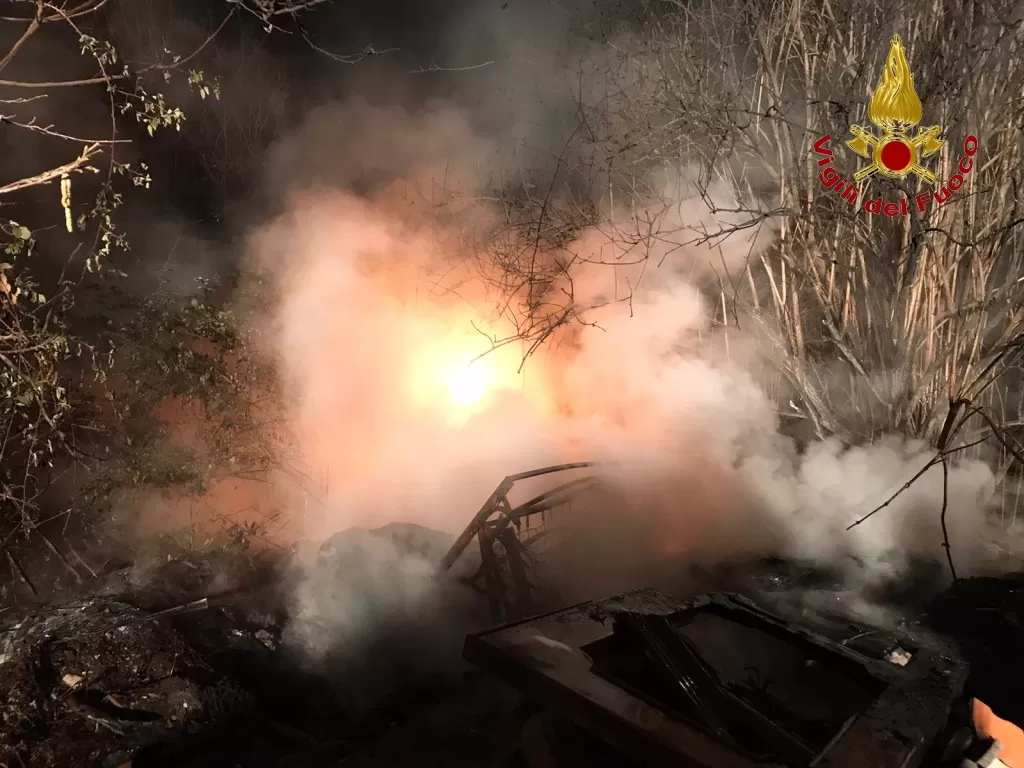 incendio-rifiuti-pago-del-vallo-di-lauro