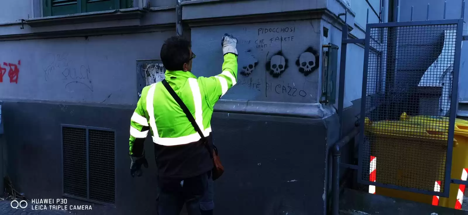 teschi-muro-via-scarlatti-vomero-rimossi