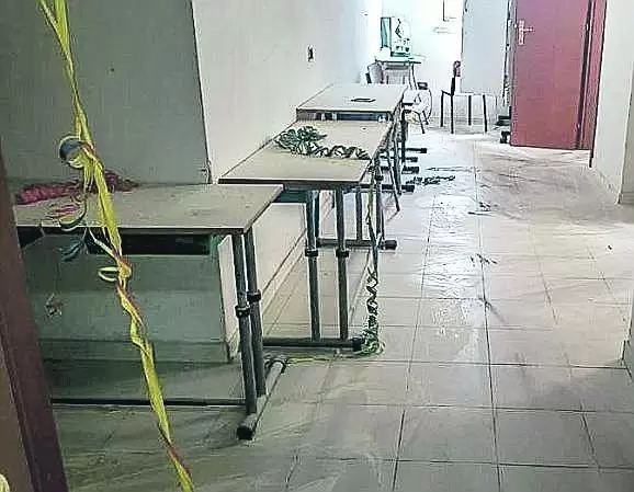 coronavirus-casalnuovo-vandali-scuola