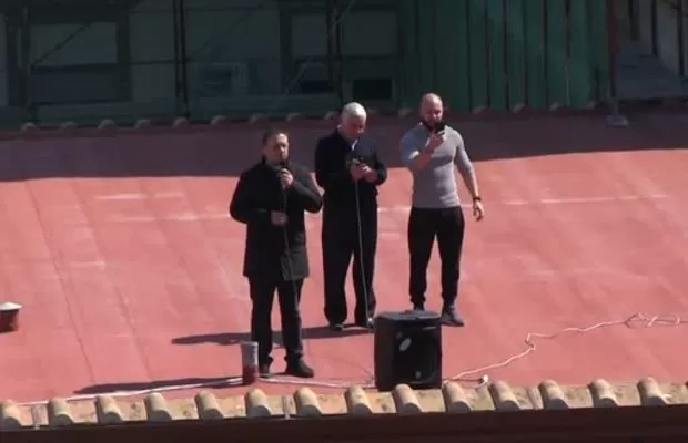 preghiera-sul-tetto-napoli