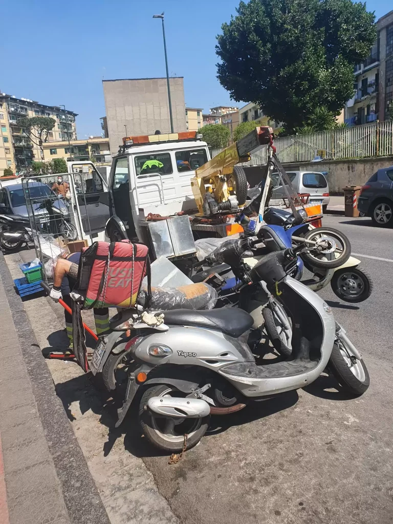 sequestro-motorini-consegne-napoli