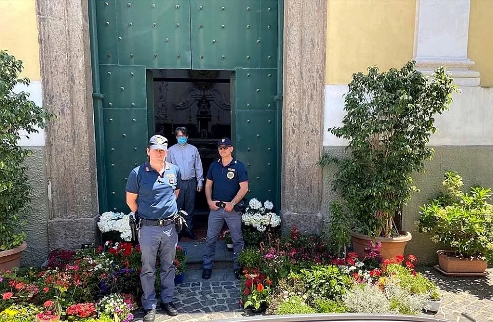 sequestro-piante-napoli-donate-chiesa