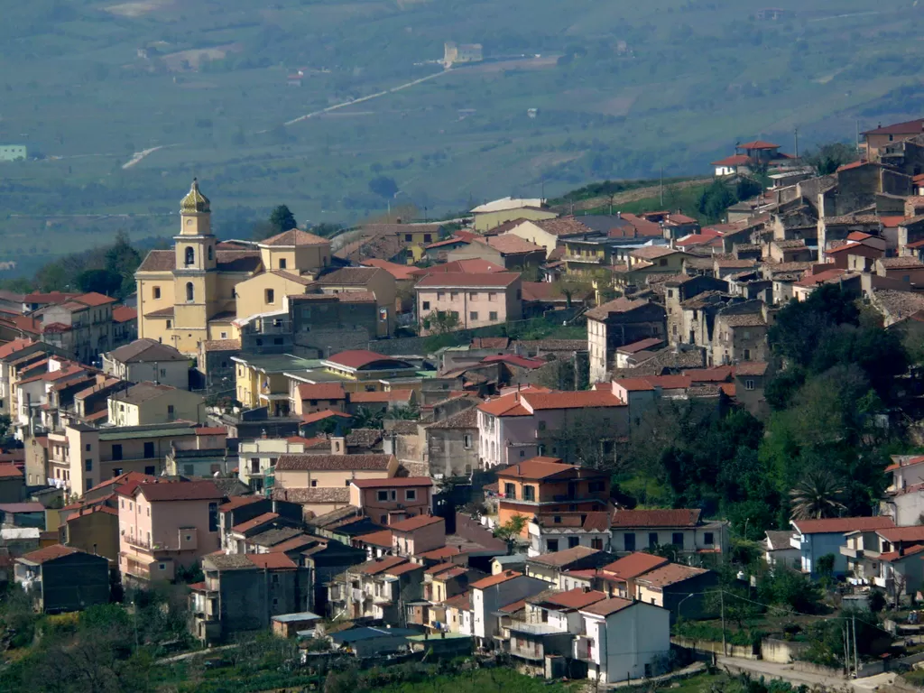 san-lorenzo-maggiore-uomo-morto-casa