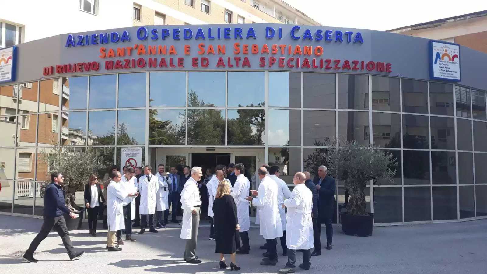 caserta-rissa-parenti-ospedale-un-ferito