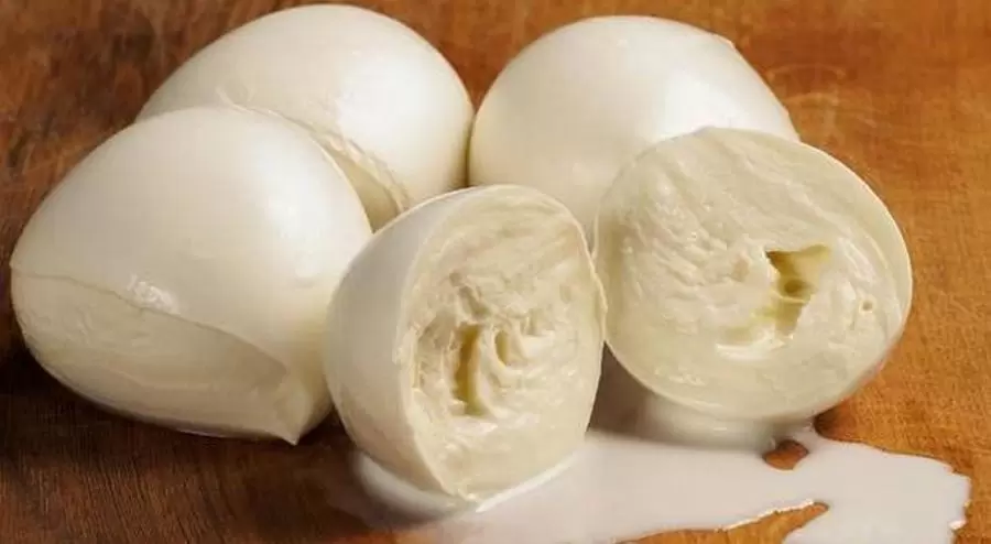 napoli-soffocare-mangia-mozzarella-manovra-heimlich