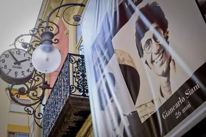 tesserino-giancarlo-siani-giornalista-ucciso-camorra