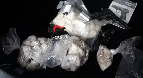 quartieri-spagnoli-carabinieri-sequestro-4-chili-ecstasy