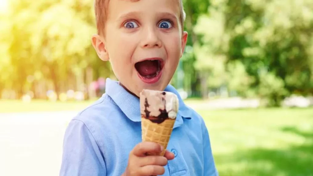 bar-napoletano-regala-gelati-figli-disoccupati-coronavirus