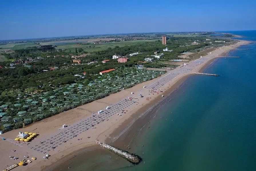 lido-chiuso-castel-volturno-coronavirus-bulgari-mondragone
