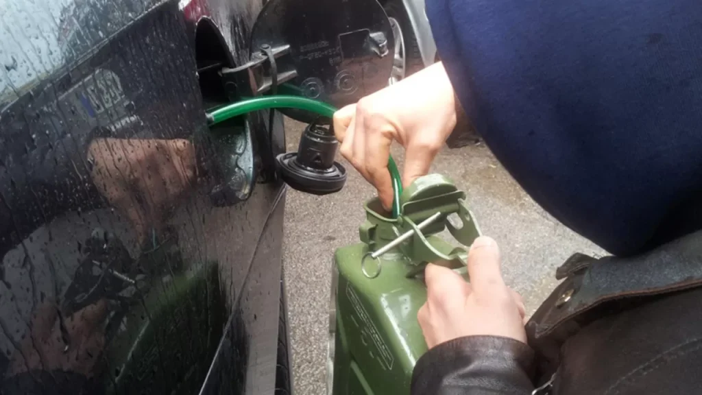 arrestato-rubava-benzina-maddaloni-28-giugno