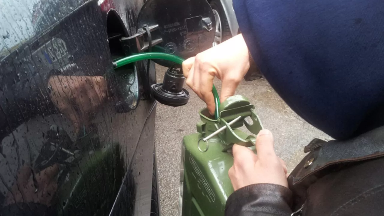 arrestato-rubava-benzina-maddaloni-28-giugno