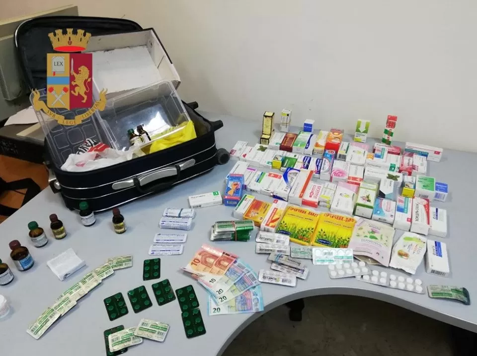 napoli-vendere-farmaci-illegalmente-denunciata-donna