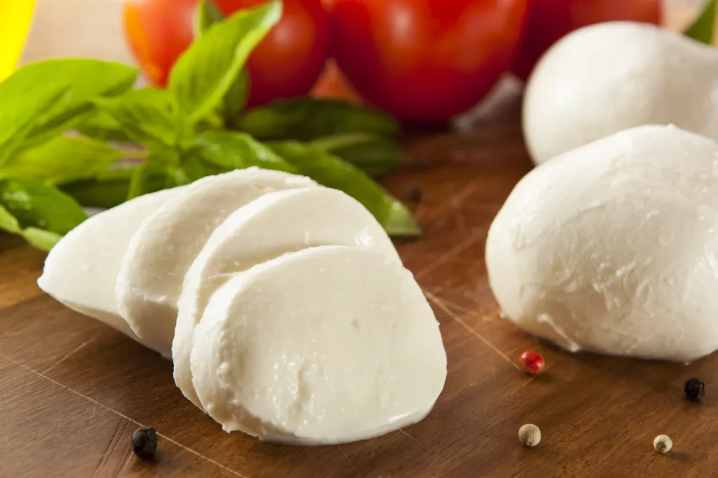 napoli-donna-aggredisce-medico-mozzarelle