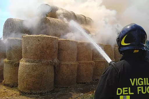 incendio-montecalvo-irpino-10-luglio