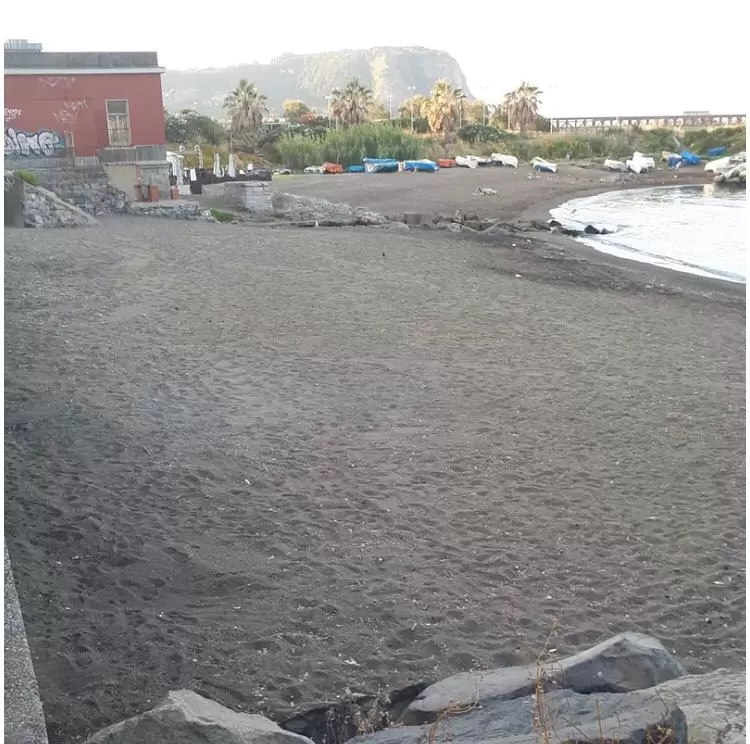 bagnoli-volontari-spiaggia