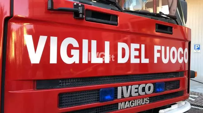 mercogliano-coppia-schiacciata-vetrata-ospedale